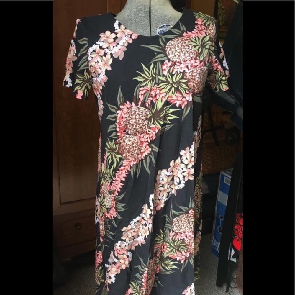 Hilo Hattie Hawaiian pineapple dress muumuu